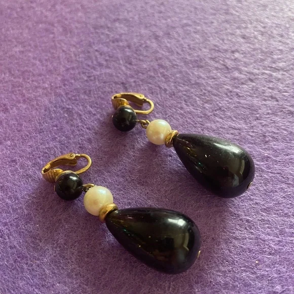 Vintage Black and White Clip On Drop Earrings - Picture 2 of 3